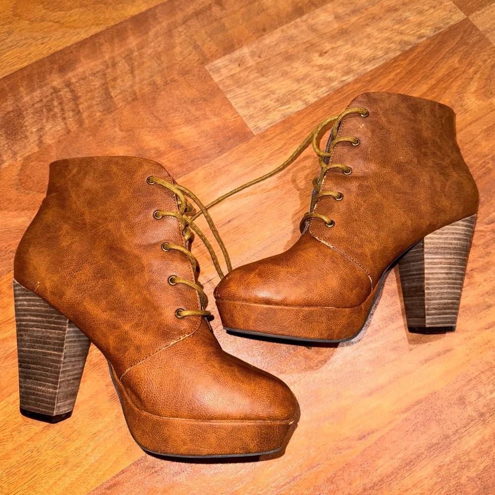 Madden Girl cognac Tan brown high heel chunky Lace Up ankle Boots size 10